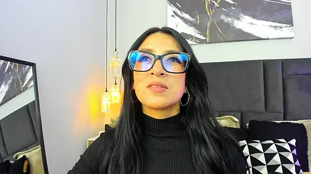 kira moon   online show from 13, 3, 2026