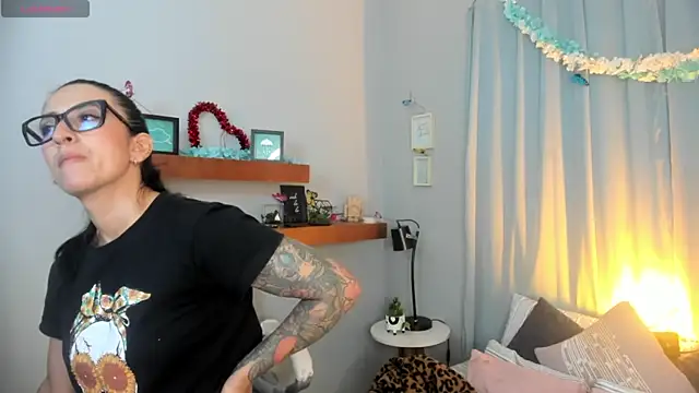 kira moon   online show from 31, 3, 2026