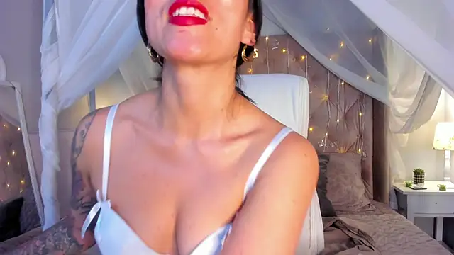 kira moon   online show from 12, 3, 2025