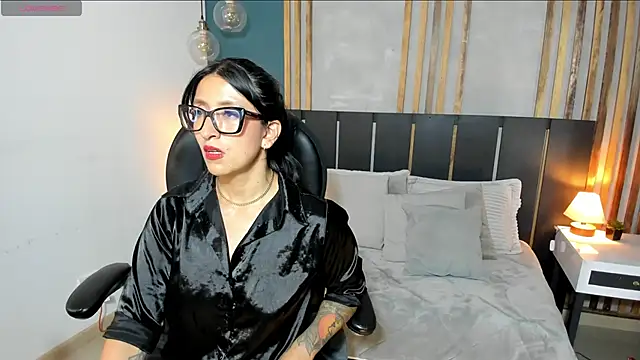 kira moon   online show from 15, 1, 2026