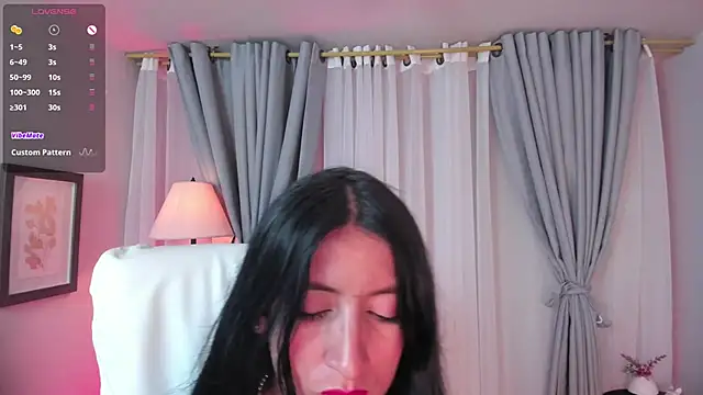 kira moon   online show from 6, 11, 2025