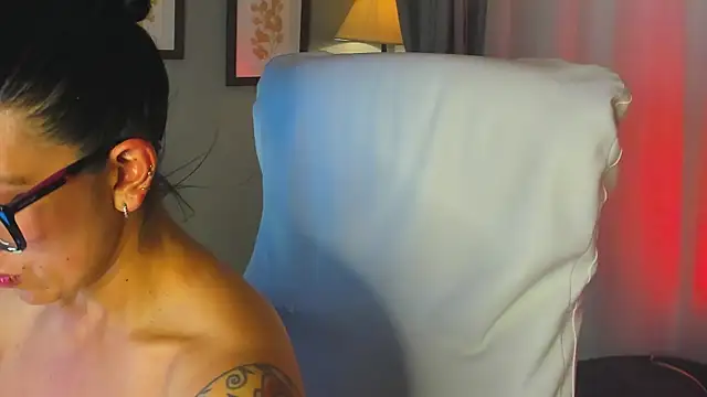 Snapshot of kira_moon__ chatting on 10, 2, 2026 kira moon online show from 10, 2, 2026