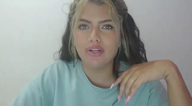 Snapshot of sweetkitty_16 chatting on 5, 3, 2025 sweetkitty 16 online show from 5, 3, 2025