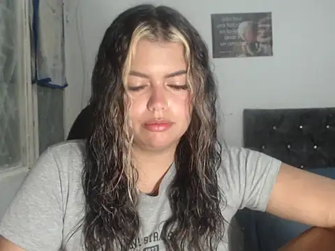 Snapshot of sweetkitty_16 chatting on 24, 9, 2025 sweetkitty 16 online show from 24, 9, 2025