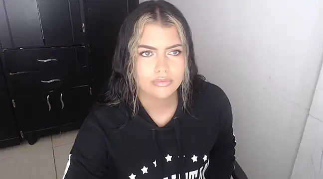 Snapshot of sweetkitty_16 chatting on 4, 3, 2025 sweetkitty 16 online show from 4, 3, 2025