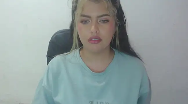 Snapshot of sweetkitty_16 chatting on 5, 3, 2025 sweetkitty 16 online show from 5, 3, 2025