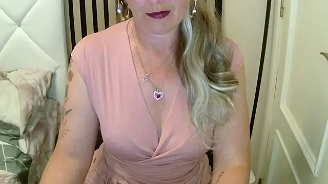 xxNoeliaxx online show from 10, 3, 2026