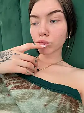 Lisaaa Alisa online show from 5, 4, 2026