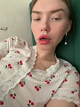 Lisaaa Alisa online show from 13, 5, 2026