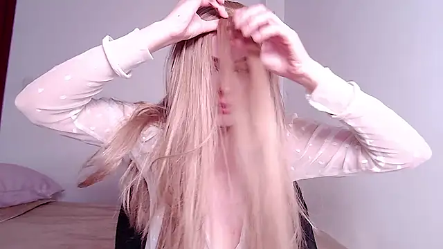 caarlywhitee online show from 7, 5, 2026