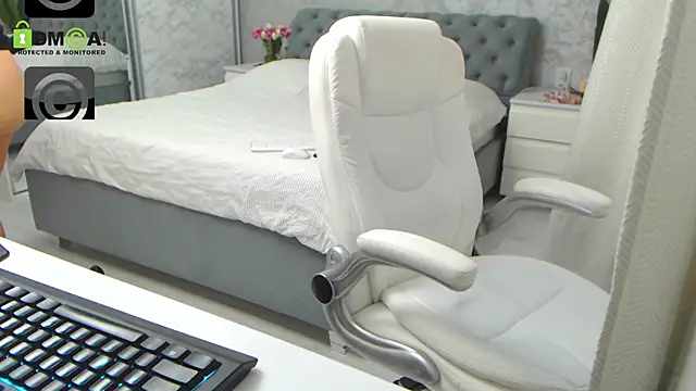 Snapshot of Ellysse_ chatting on 7, 11, 2025 Ellysse online show from 7, 11, 2025