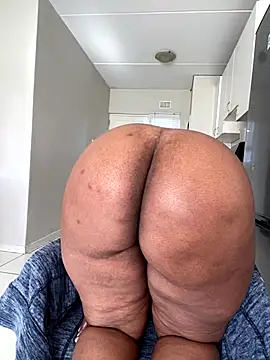 Snapshot of officialkhakes_za chatting on 4, 11, 2025 officialkhakes za online show from 4, 11, 2025