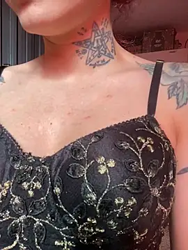 LiliJones  online show from 5, 3, 2025