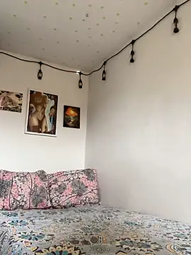 LiliJones  online show from 6, 2, 2026