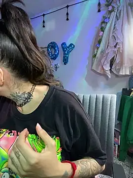 LiliJones  online show from 15, 4, 2026