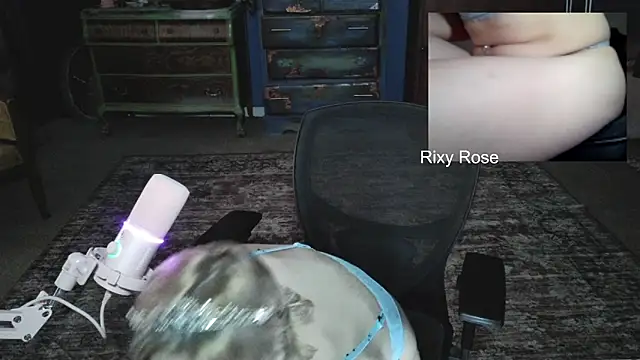 Trixyrose online show from 16, 12, 2025