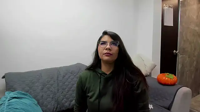 Luna Dumont online show from 1, 11, 2025