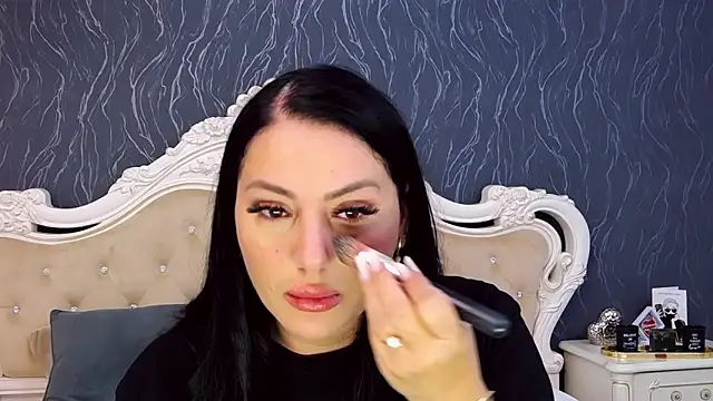 Lauren Saint online show from 5, 11, 2025