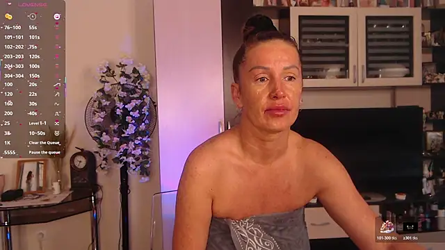 Snapshot of SheilaRyan chatting on 5, 11, 2025 SheilaRyan online show from 5, 11, 2025