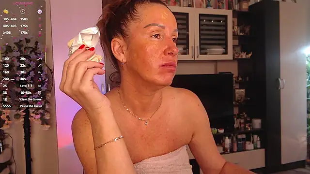 Snapshot of SheilaRyan chatting on 10, 9, 2025 SheilaRyan online show from 10, 9, 2025