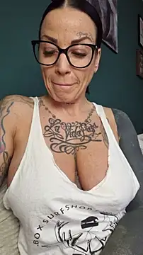 Snapshot of EmilyDiazofficial chatting on 18, 11, 2025 EmilyDiazofficial online show from 18, 11, 2025