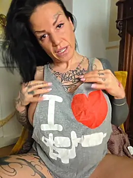 EmilyDiazofficial online show from 13, 5, 2026