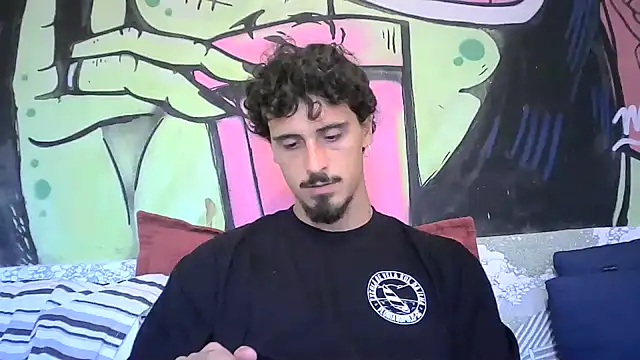 Snapshot of milkoffe chatting on 13, 3, 2025 milkoffe online show from 13, 3, 2025