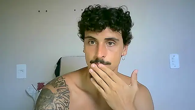 Snapshot of milkoffe chatting on 3, 2, 2025 milkoffe online show from 3, 2, 2025