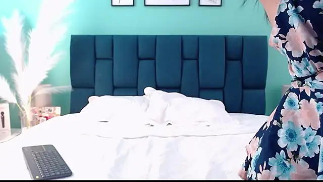 NicollColeman online show from 5, 3, 2025