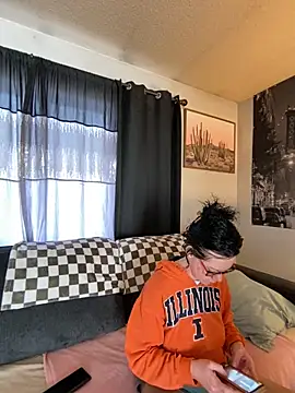 SidneyRaee online show from 17, 12, 2024