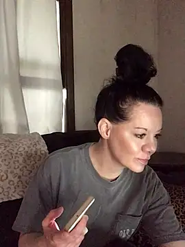 SidneyRaee online show from 13, 4, 2026