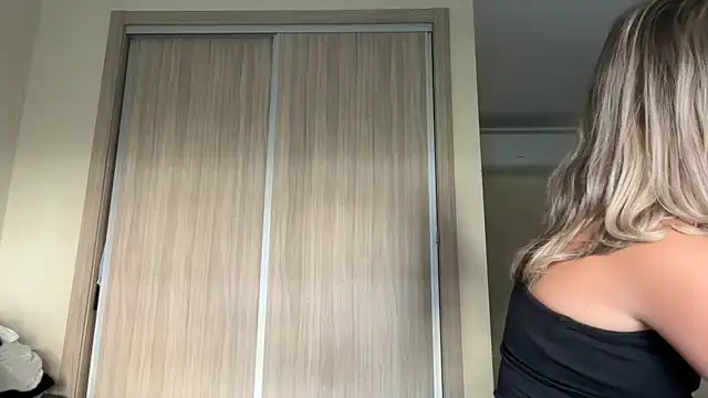 naughtyhollyxxxx online show from 22, 9, 2025