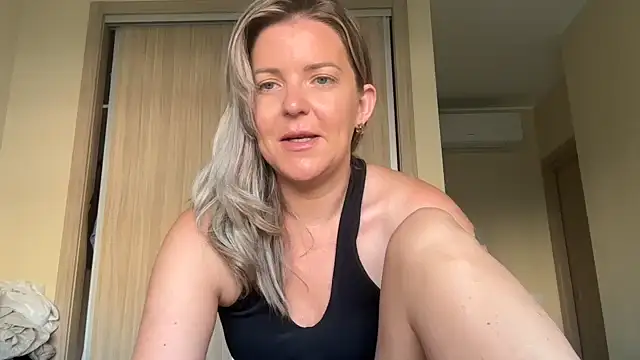 naughtyhollyxxxx online show from 10, 10, 2025