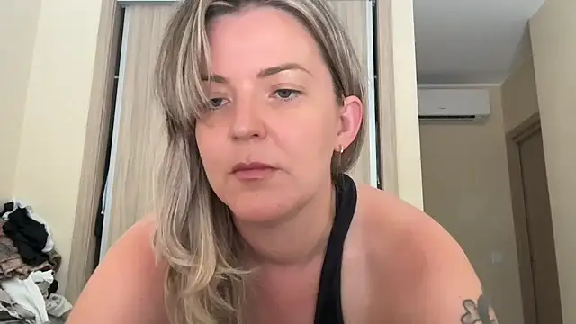 naughtyhollyxxxx online show from 10, 9, 2025