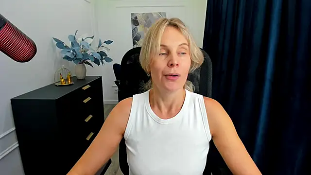 Sinty Devis online show from 21, 9, 2025