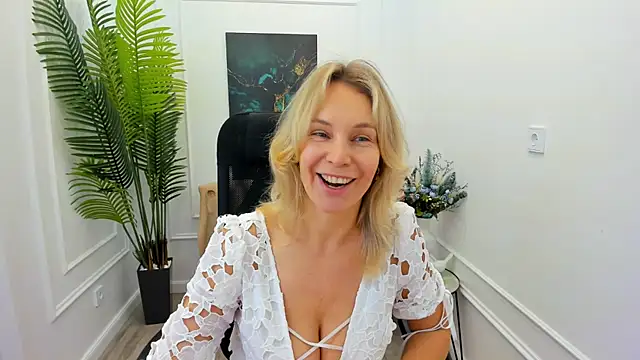 Sinty Devis online show from 3, 10, 2025