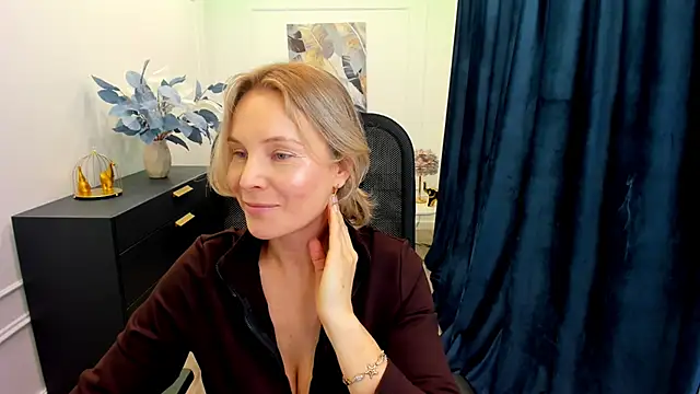 Sinty Devis online show from 7, 10, 2025