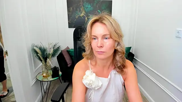 Sinty Devis online show from 25, 6, 2026