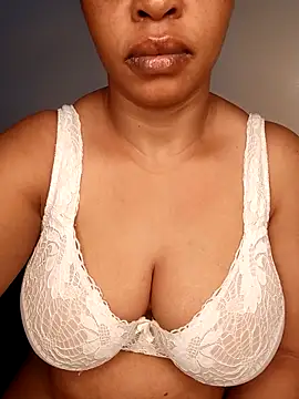 Snapshot of boobsnipplian chatting on 2, 10, 2025 boobsnipplian online show from 2, 10, 2025