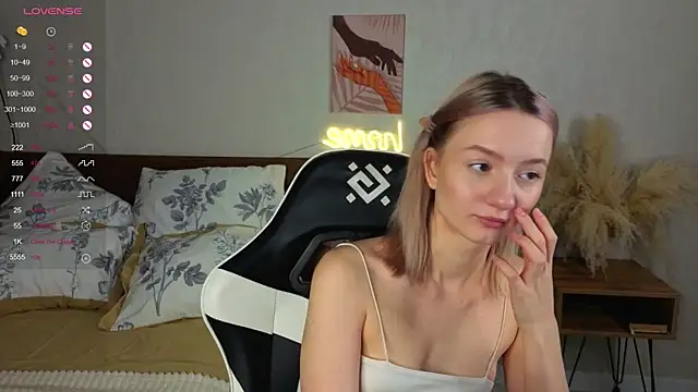 IdaValenti online show from 13, 10, 2025