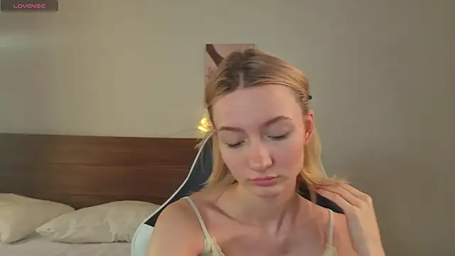 IdaValenti online show from 26, 9, 2025