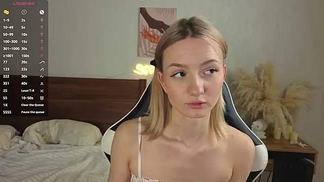 IdaValenti online show from 22, 9, 2025