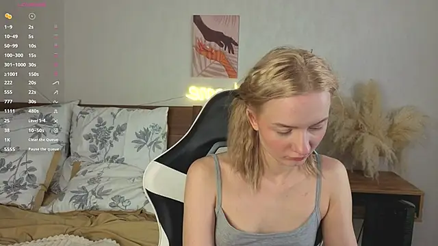 IdaValenti online show from 25, 10, 2025