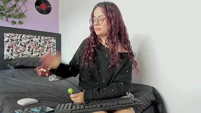 kassandra james online show from 4, 3, 2025