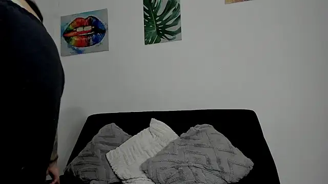 kassandra james online show from 8, 9, 2025