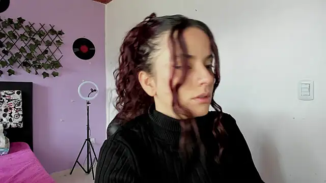 kassandra james online show from 13, 2, 2025