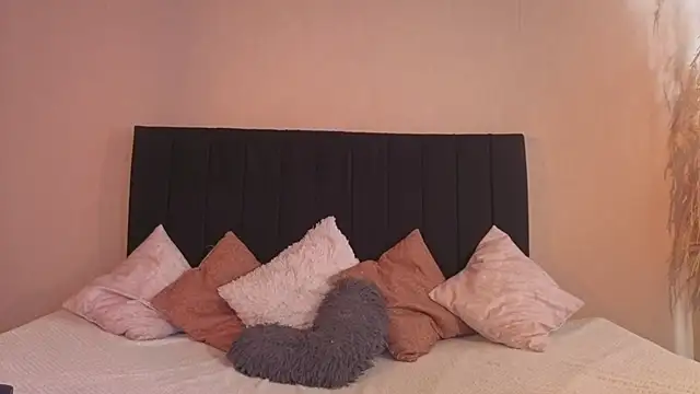 kassandra james online show from 15, 12, 2025