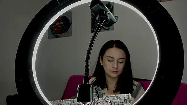 kassandra james online show from 10, 9, 2025