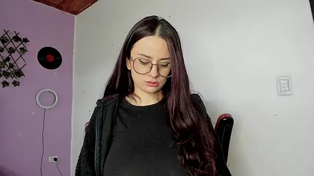 kassandra james online show from 24, 1, 2025