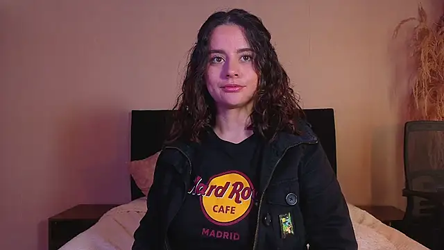 kassandra james online show from 28, 7, 2026
